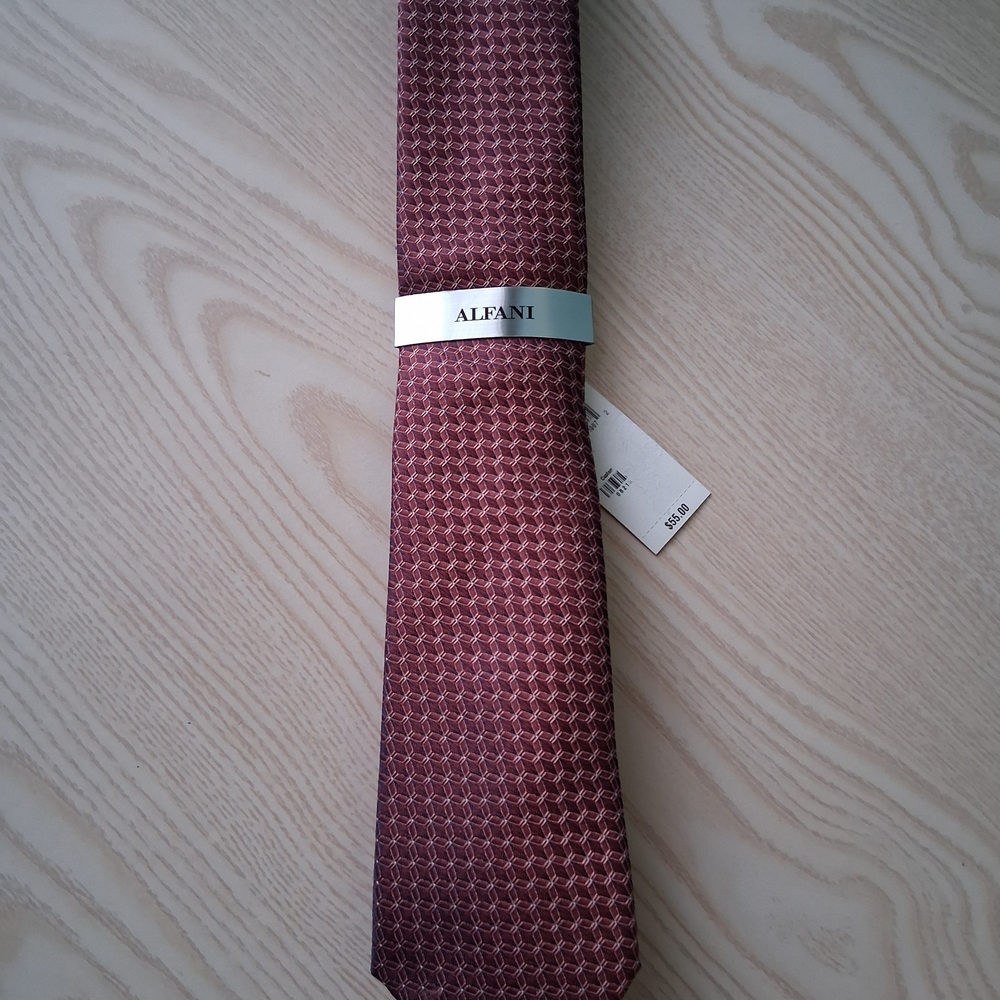 New With Tags Alfani Burgundy Geometric Patterned Men's Tie MSRP $55